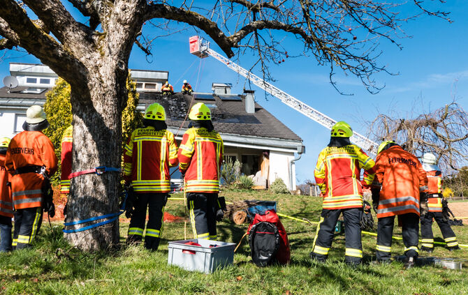 Solaranlagen auf Wohnhaus in Brand geraten - Bild 34_2
