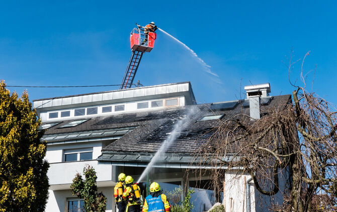 Solaranlagen auf Wohnhaus in Brand geraten - Bild 33_3