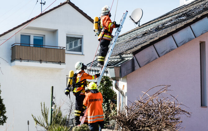 Solaranlagen auf Wohnhaus in Brand geraten - Bild 28_7