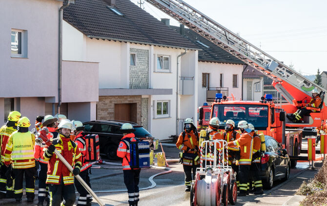 Solaranlagen auf Wohnhaus in Brand geraten - Bild 24_11