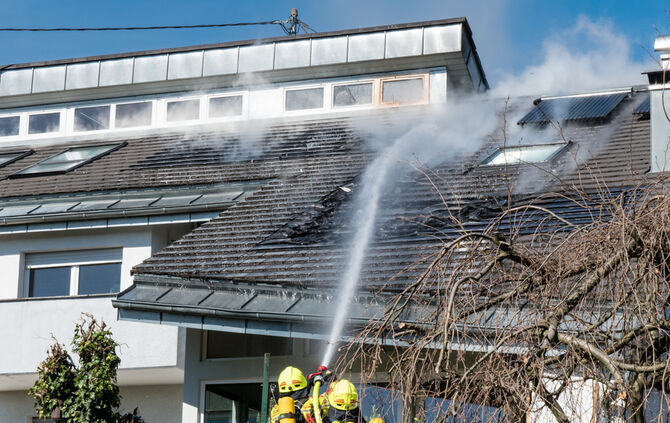 Solaranlagen auf Wohnhaus in Brand geraten - Bild 23_12