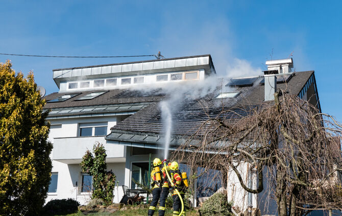 Solaranlagen auf Wohnhaus in Brand geraten - Bild 22_13