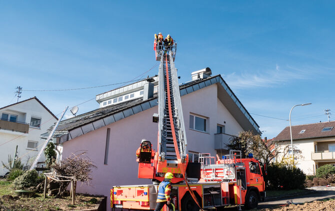 Solaranlagen auf Wohnhaus in Brand geraten - Bild 18_17