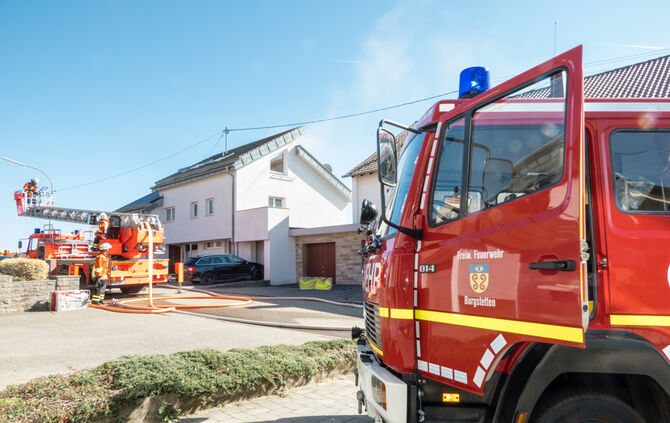 Solaranlagen auf Wohnhaus in Brand geraten - Bild 17_18