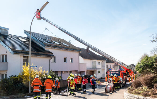 Solaranlagen auf Wohnhaus in Brand geraten - Bild 14_21
