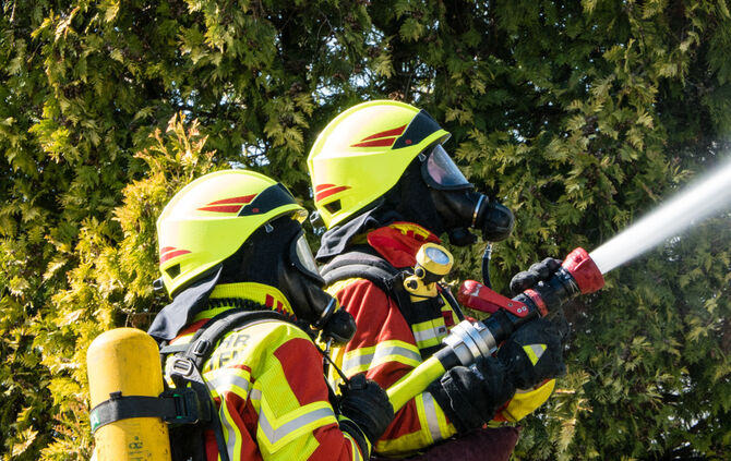 Solaranlagen auf Wohnhaus in Brand geraten - Bild 12_23