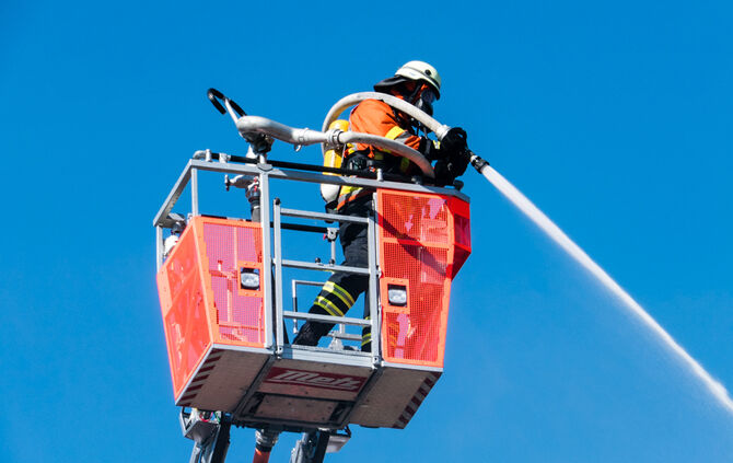 Solaranlagen auf Wohnhaus in Brand geraten - Bild 11_24