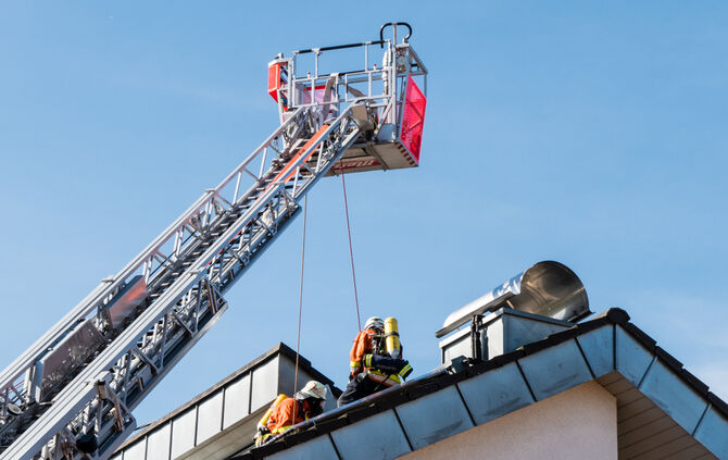 Solaranlagen auf Wohnhaus in Brand geraten - Bild 08_27