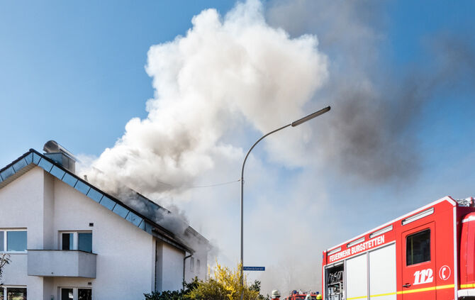 Solaranlagen auf Wohnhaus in Brand geraten - Bild 07_28