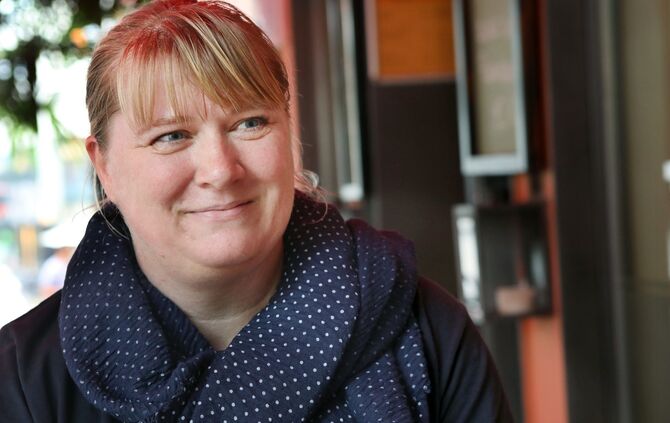 Kriminalhauptkommissarin Polizistin Drogenfahnderin Autorin Beamtin Frau Beruf Klischee_0