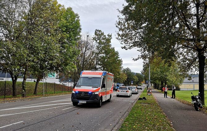 Schorndorf: Kradfahrer wird verletzt auf der BenzstraÃe_4