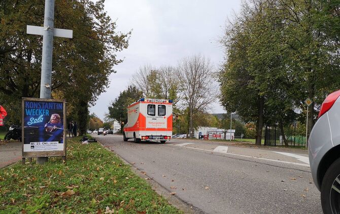 Schorndorf: Kradfahrer wird verletzt auf der BenzstraÃe_5