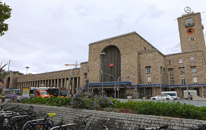 Stuttgart Hauptbahnhof Symbol Symbolbild symbolfoto