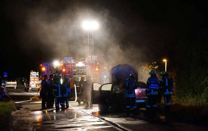 Fahrzeugbrand  - Bild 01_1