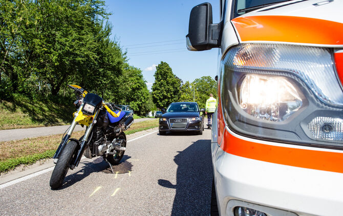 Eilmeldung! Schwerer Motorradunfall - Bild 15_3