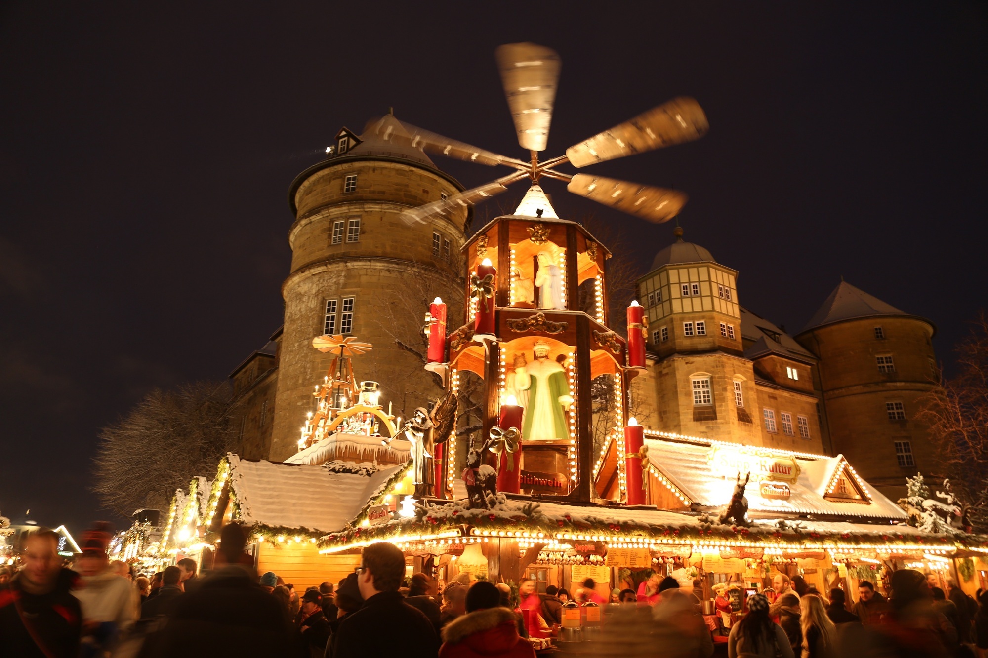 Https Www Zvw De Cms Media Module Img 1467 733679 1 Org Stuttgarter Weihnachtsmarkt Altes Schloss Thomas Niedermueller Jpg