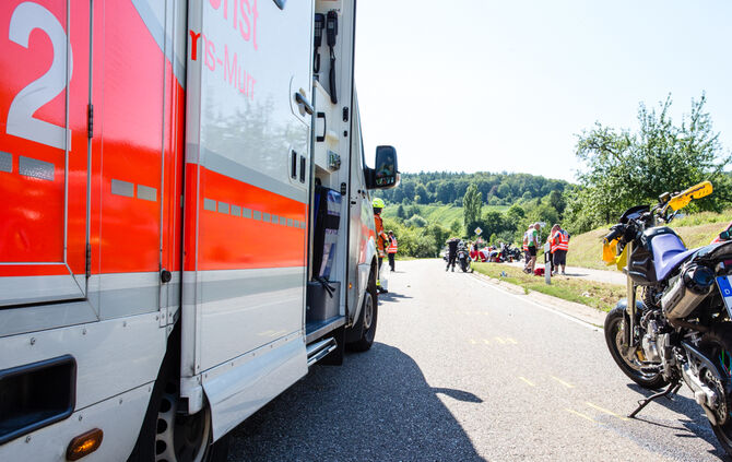 Eilmeldung! Schwerer Motorradunfall - Bild 10_13