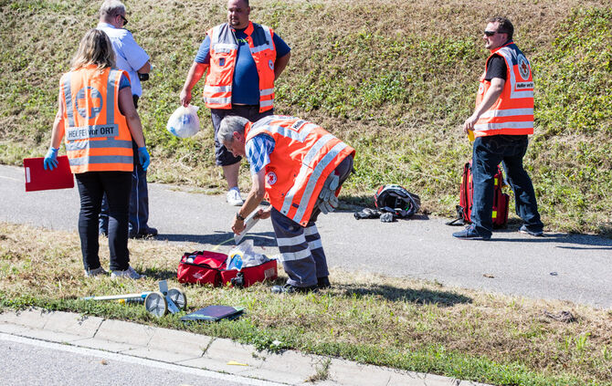 Eilmeldung! Schwerer Motorradunfall - Bild 07_16
