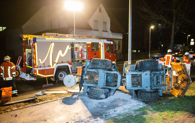 Streufahrzeug kippt um - Bild 04_3