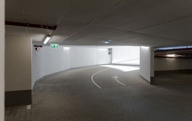 Garage Tiefgarage Parkhaus Symbol Symbolbild