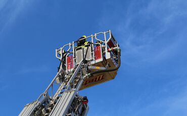 Drehleiter Feuerwehr Rettung Feuerwehrleiter