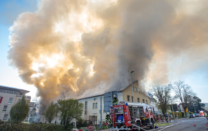 Fünf Verletzte bei Großbrand in der Göppinger Straße - Bild 22_0