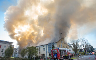 Fünf Verletzte bei Großbrand in der Göppinger Straße - Bild 22_0