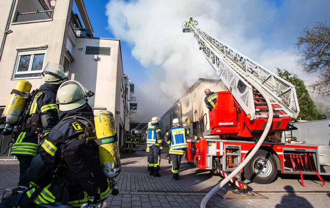 Fünf Verletzte bei Großbrand in der Göppinger Straße - Bild 56_2