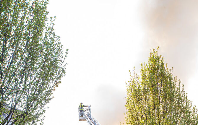 Fünf Verletzte bei Großbrand in der Göppinger Straße - Bild 52_7