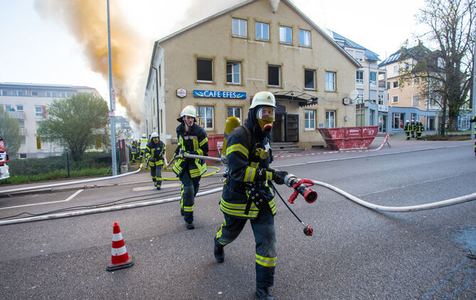 Fünf Verletzte bei Großbrand in der Göppinger Straße - Bild 51_8