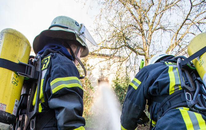 Fünf Verletzte bei Großbrand in der Göppinger Straße - Bild 48_11