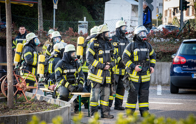 Fünf Verletzte bei Großbrand in der Göppinger Straße - Bild 44_15