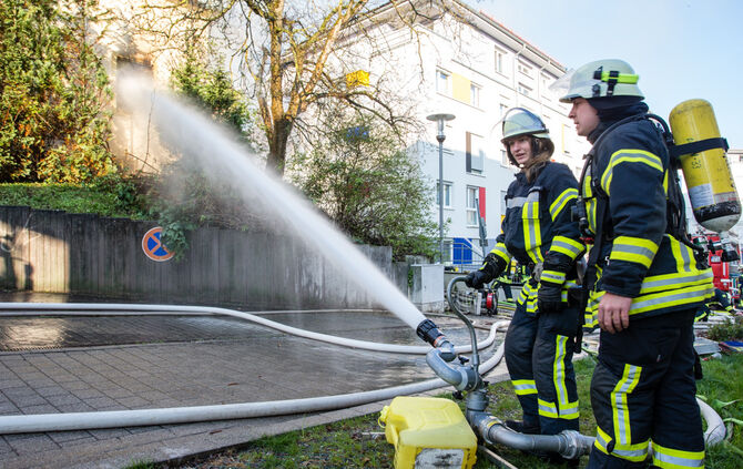 Fünf Verletzte bei Großbrand in der Göppinger Straße - Bild 43_16