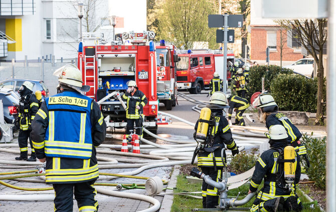 Fünf Verletzte bei Großbrand in der Göppinger Straße - Bild 40_19