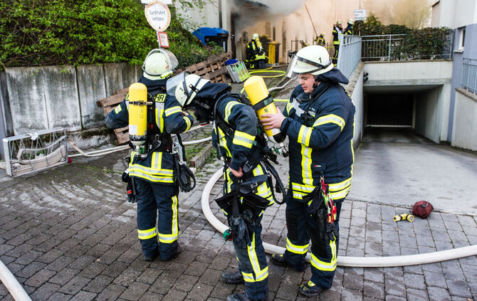 Fünf Verletzte bei Großbrand in der Göppinger Straße - Bild 37_22