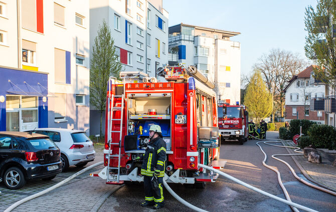 Fünf Verletzte bei Großbrand in der Göppinger Straße - Bild 36_23