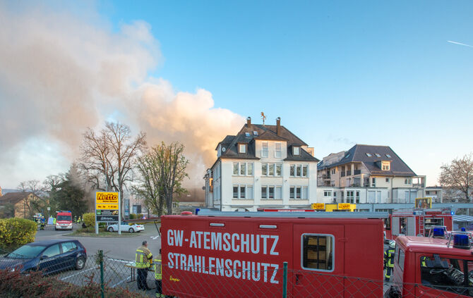 Fünf Verletzte bei Großbrand in der Göppinger Straße - Bild 31_28