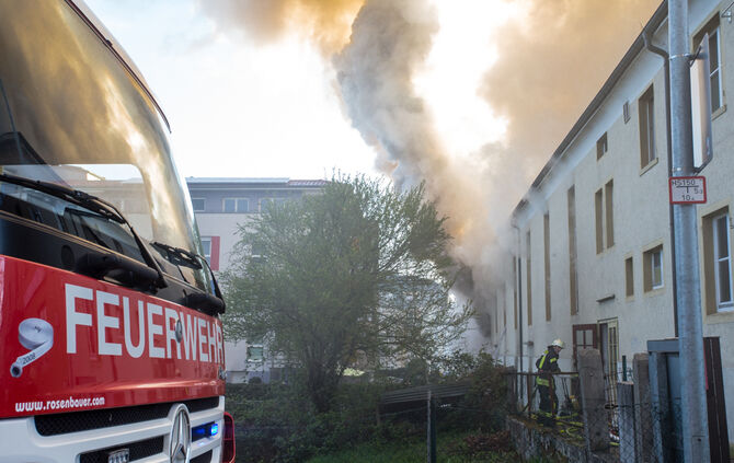 Fünf Verletzte bei Großbrand in der Göppinger Straße - Bild 27_32