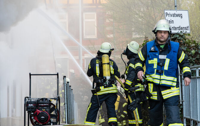 Fünf Verletzte bei Großbrand in der Göppinger Straße - Bild 25_34