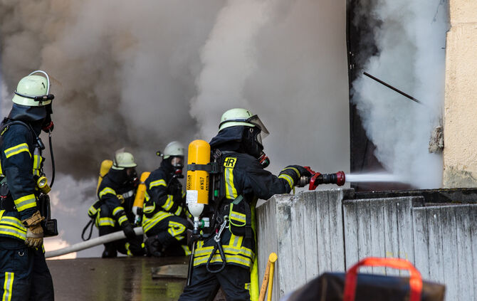 Fünf Verletzte bei Großbrand in der Göppinger Straße - Bild 24_35