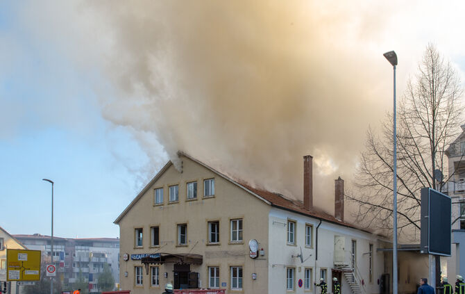 Fünf Verletzte bei Großbrand in der Göppinger Straße - Bild 20_38