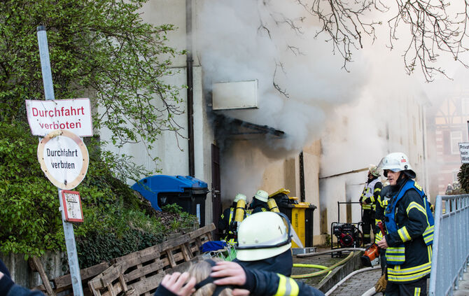 Fünf Verletzte bei Großbrand in der Göppinger Straße - Bild 19_39