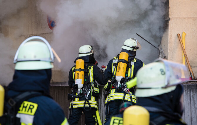 Fünf Verletzte bei Großbrand in der Göppinger Straße - Bild 17_41