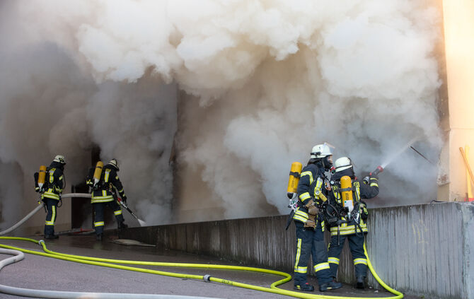 Fünf Verletzte bei Großbrand in der Göppinger Straße - Bild 16_42