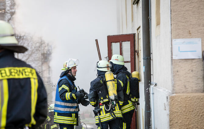 Fünf Verletzte bei Großbrand in der Göppinger Straße - Bild 12_46