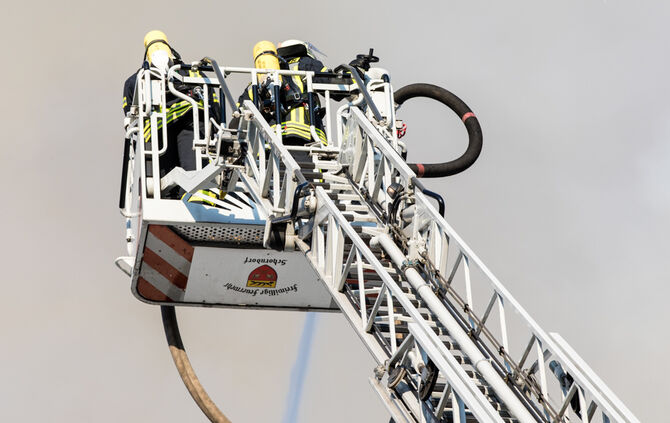 Fünf Verletzte bei Großbrand in der Göppinger Straße - Bild 10_48