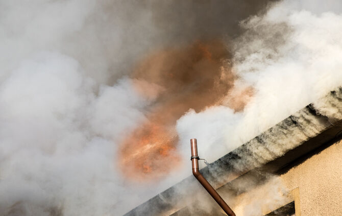 Fünf Verletzte bei Großbrand in der Göppinger Straße - Bild 09_49
