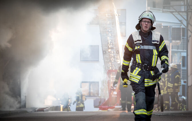 Fünf Verletzte bei Großbrand in der Göppinger Straße - Bild 06_52