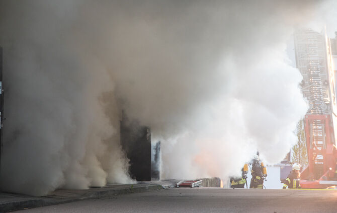 Fünf Verletzte bei Großbrand in der Göppinger Straße - Bild 05_53