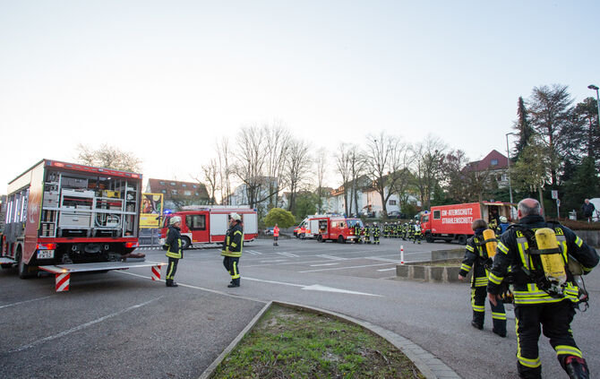 Fünf Verletzte bei Großbrand in der Göppinger Straße - Bild 03_55